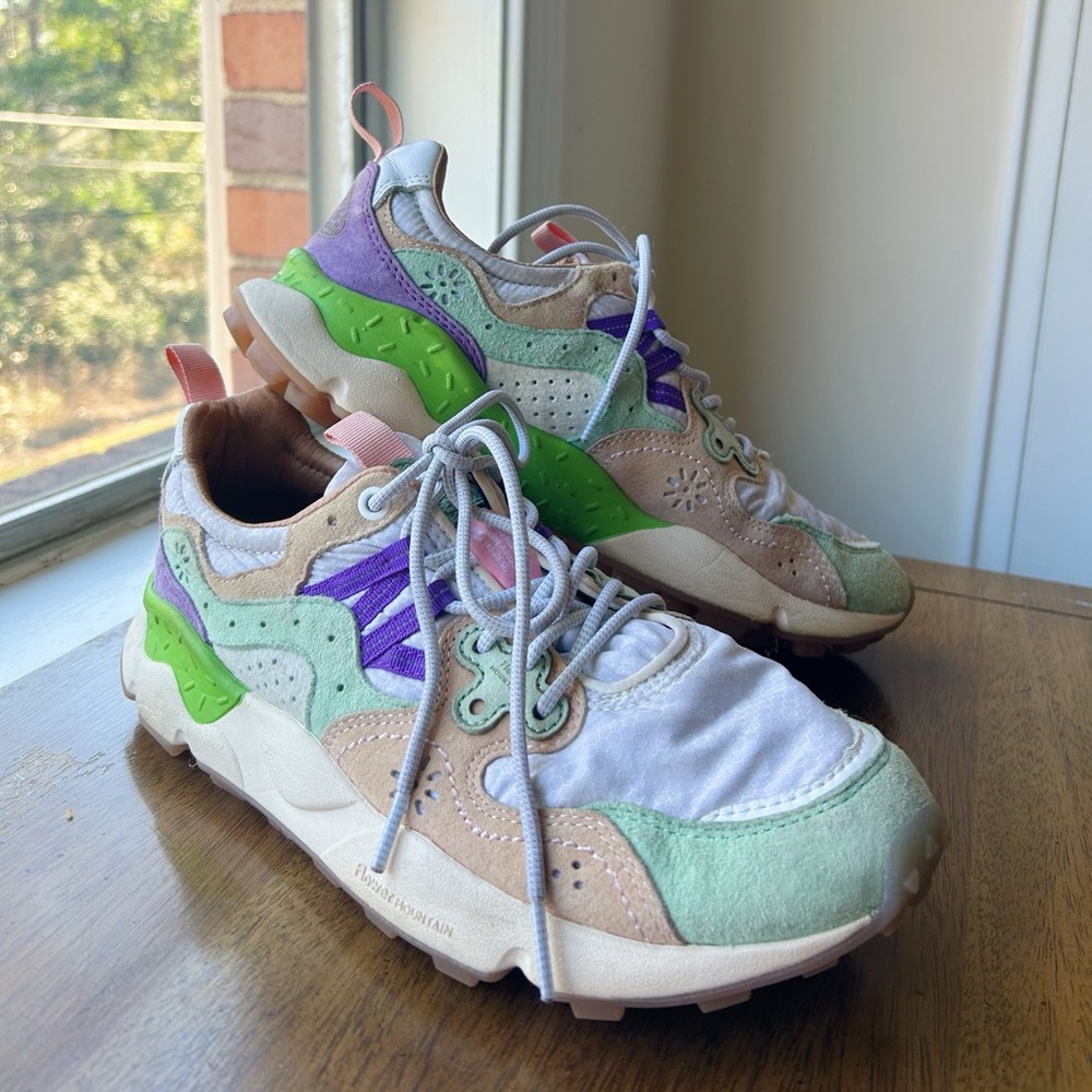 Flower Mountain Shoes US Size 7